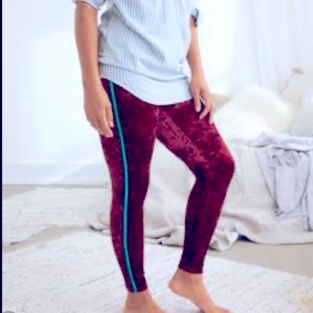 Aerie Chill Play Move Burgundy Velvet side teal stripe leggings
